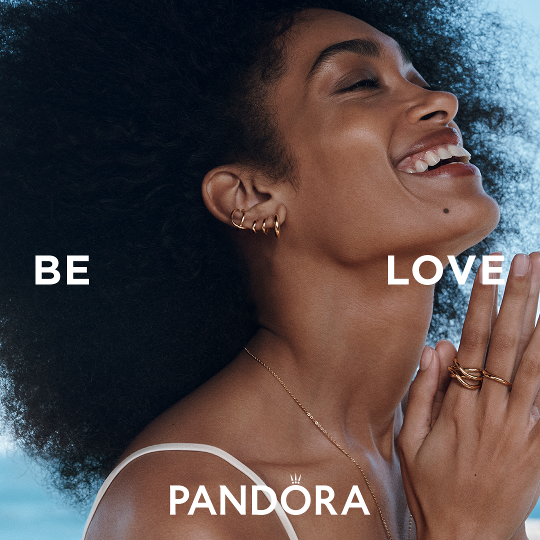 profilo di donna che sorride